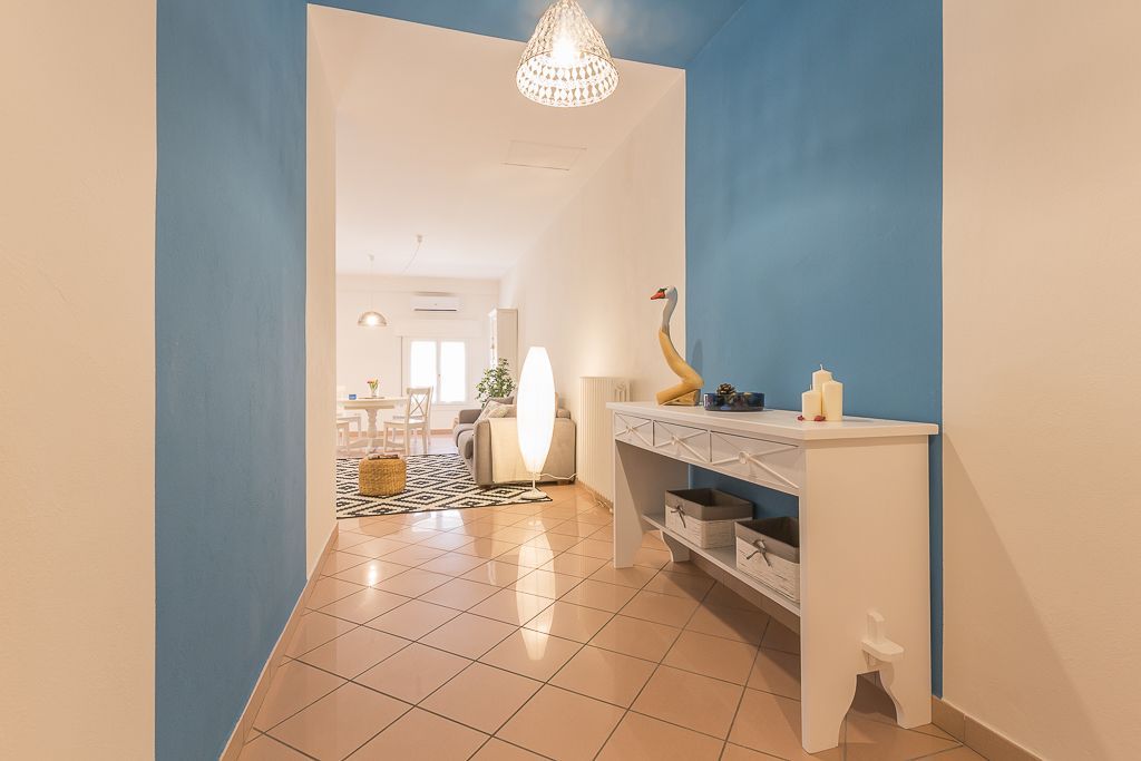 Appartamento Cigno, Home Staging per l'affitto, Anna Leone Architetto Home Stager Anna Leone Architetto Home Stager Minimalist Koridor, Hol & Merdivenler