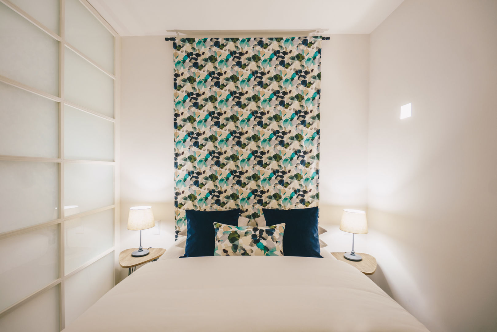 Apartamento T1 | Lisboa, YS PROJECT DESIGN YS PROJECT DESIGN Bedroom ٹیکسٹائل Amber/Gold Textiles