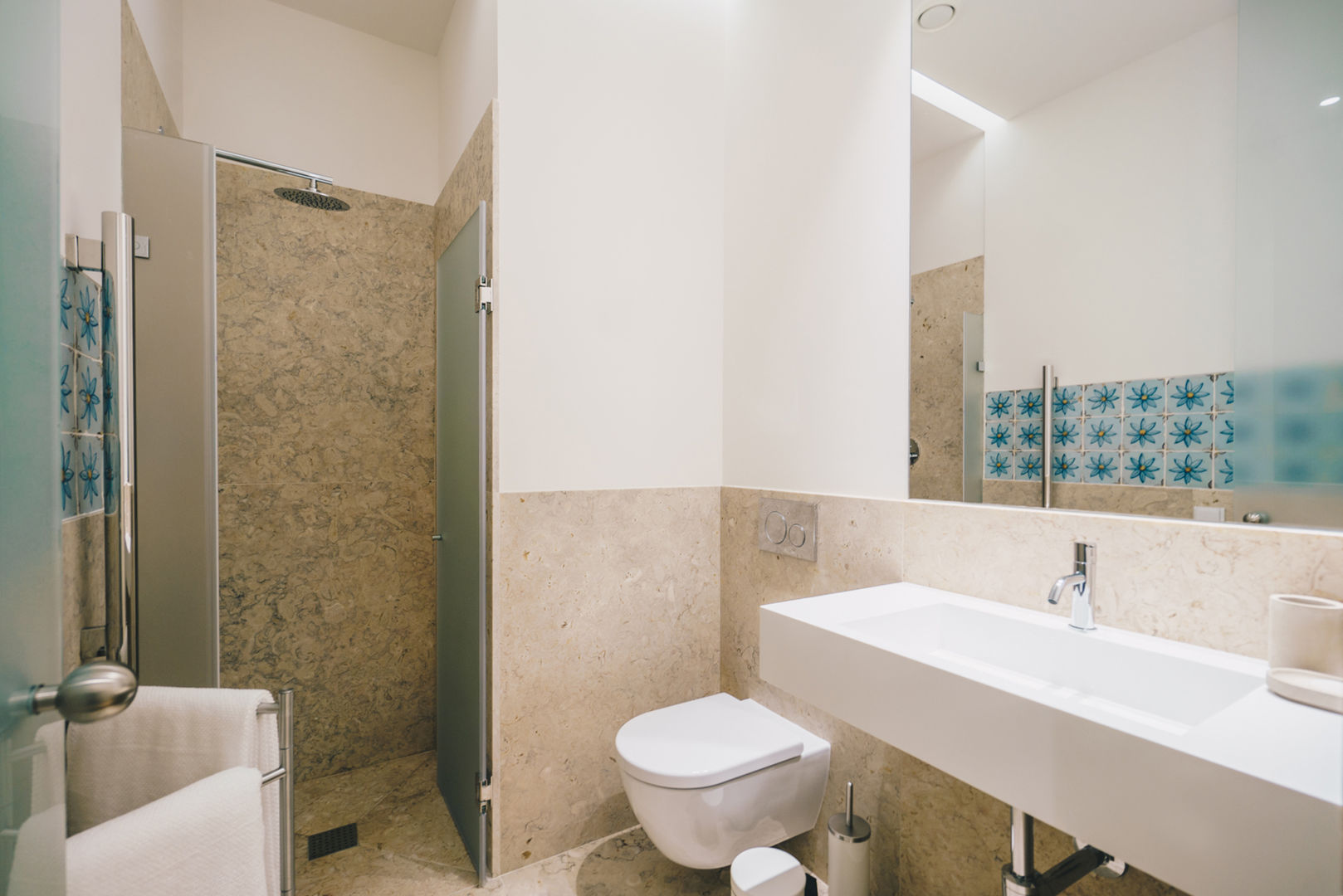 Apartamento T1 | Lisboa, YS PROJECT DESIGN YS PROJECT DESIGN Minimalist bathroom Stone