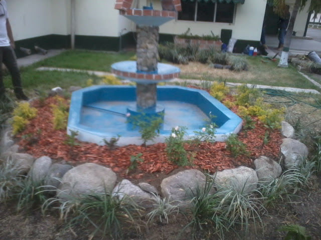 homify Jardines con piedras Piedra