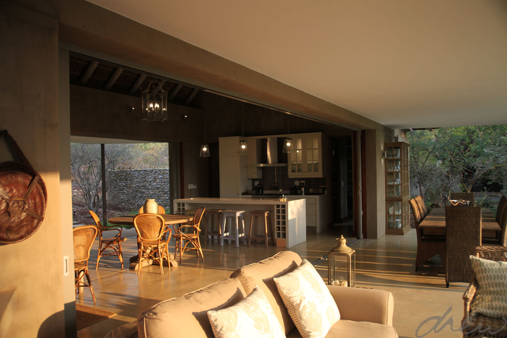 new lodge | leopard creek estate, drew architects + interiors drew architects + interiors Terrace لکڑی Wood effect
