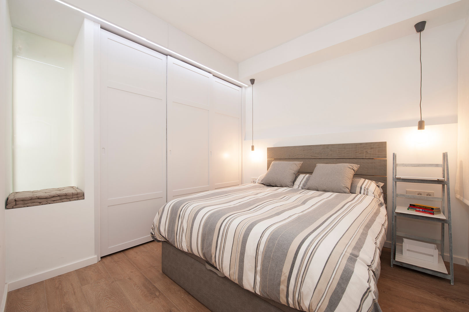 Reforma piso Sarrià, Sincro Sincro Scandinavian style bedroom Wood Wood effect Wardrobes & closets