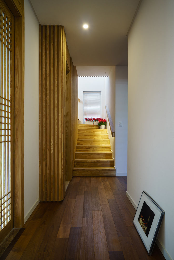 경함재 (景椷齋) : 풍경을 담은 집, 위즈스케일디자인 위즈스케일디자인 Stairs Wood Wood effect