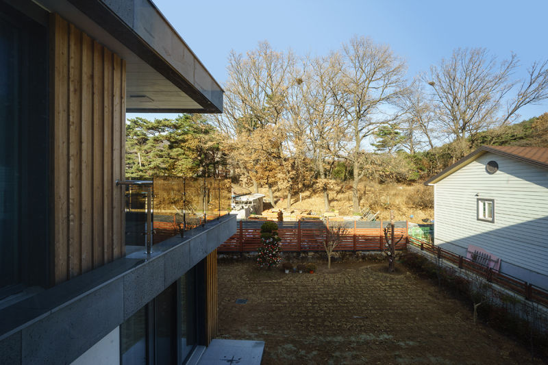 경함재 (景椷齋) : 풍경을 담은 집, 위즈스케일디자인 위즈스케일디자인 Modern balcony, veranda & terrace Wood Wood effect