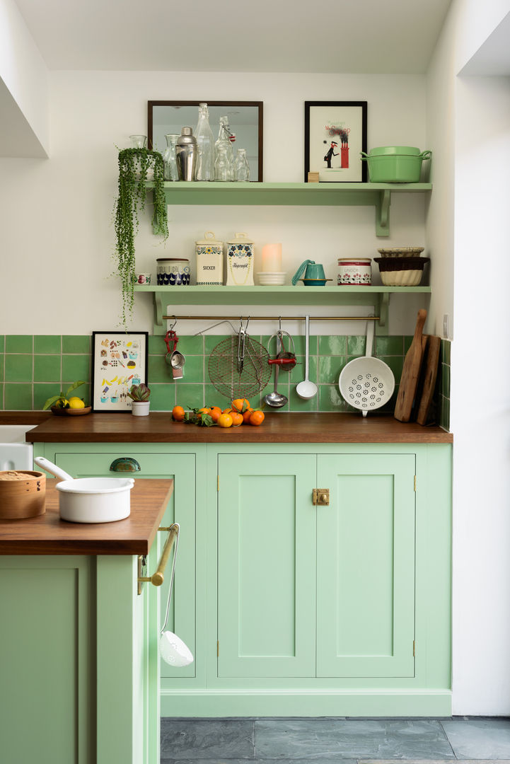 The Khoollect Kitchen by deVOL deVOL Kitchens キッチン収納 木 木目調 open shelving,style,green,brass,wood,kitchen,belfast sink
