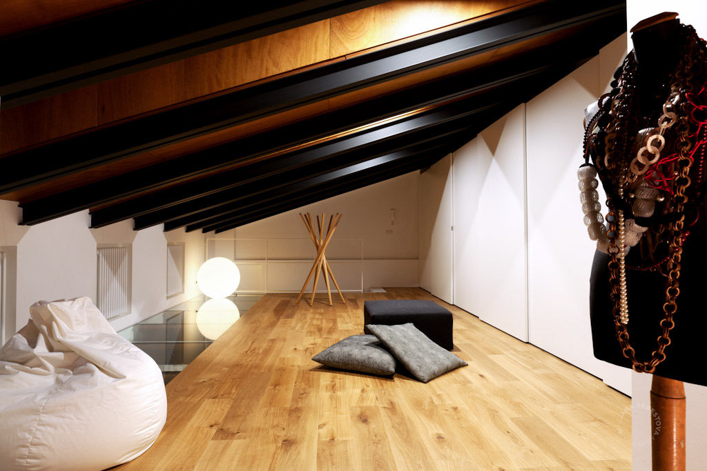 Casa Okume : Moderna abitazione a Torino, Paola Maré Interior Designer Paola Maré Interior Designer Dormitorios de estilo moderno Madera Acabado en madera