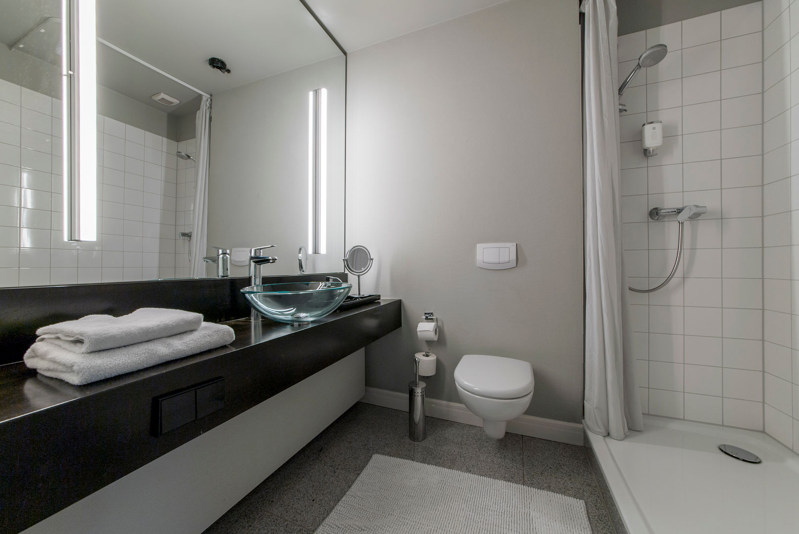 Duschbad einer Gästewohnung Ohlde Interior Design Klassische Badezimmer begehbare Dusche,WC