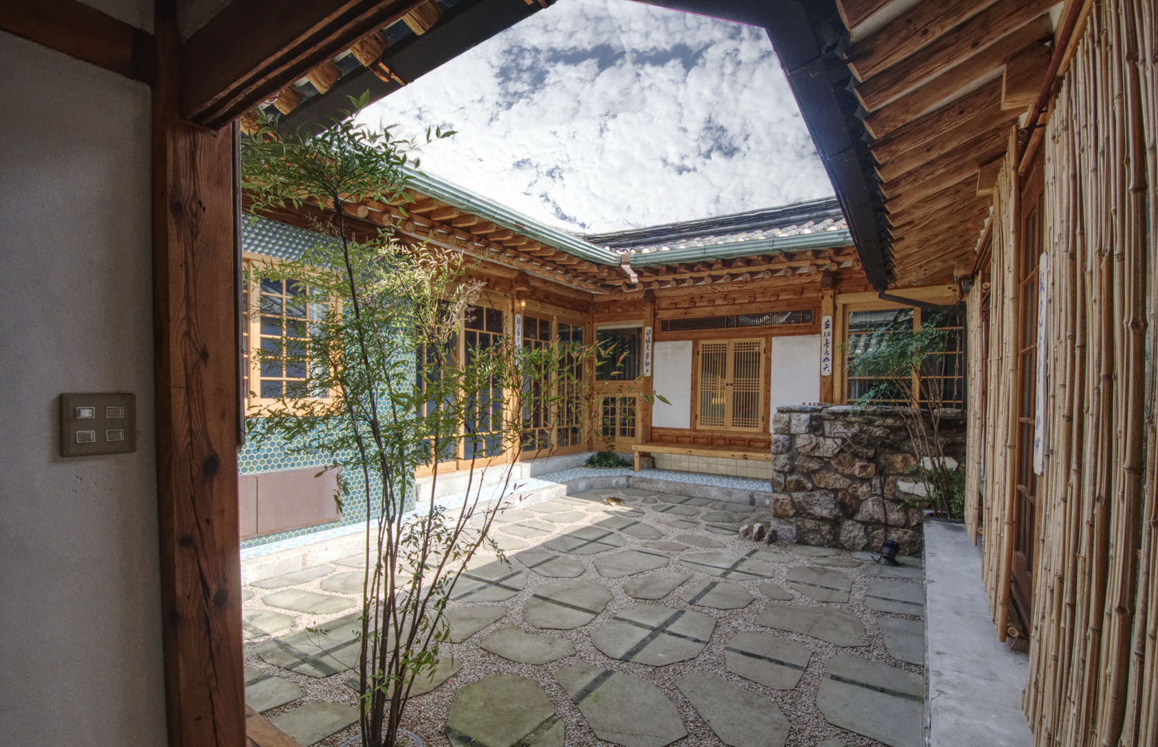 'Hyehwa1938' - korean modern traditional house, 참우리건축 참우리건축 Jardines de estilo asiático