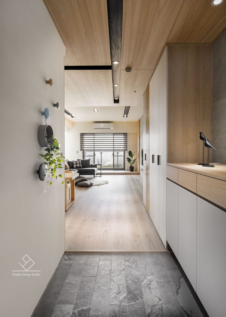 玄關設計 極簡室內設計 Simple Design Studio 斯堪的納維亞風格的走廊，走廊和樓梯 磁磚 玄關