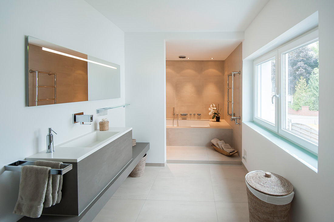 Bad mit Wellness Badewanne, Axel Fröhlich GmbH Axel Fröhlich GmbH Modern bathroom