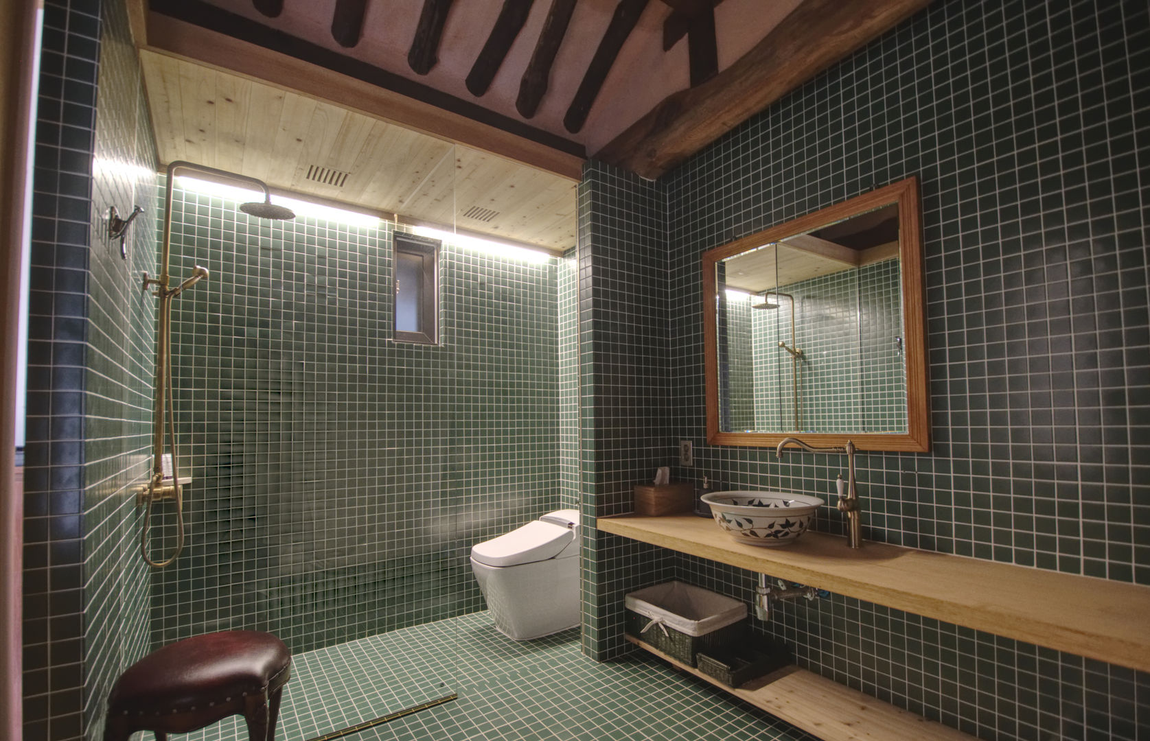 'Hyehwa1938' - korean modern traditional house, 참우리건축 참우리건축 Asian style bathrooms