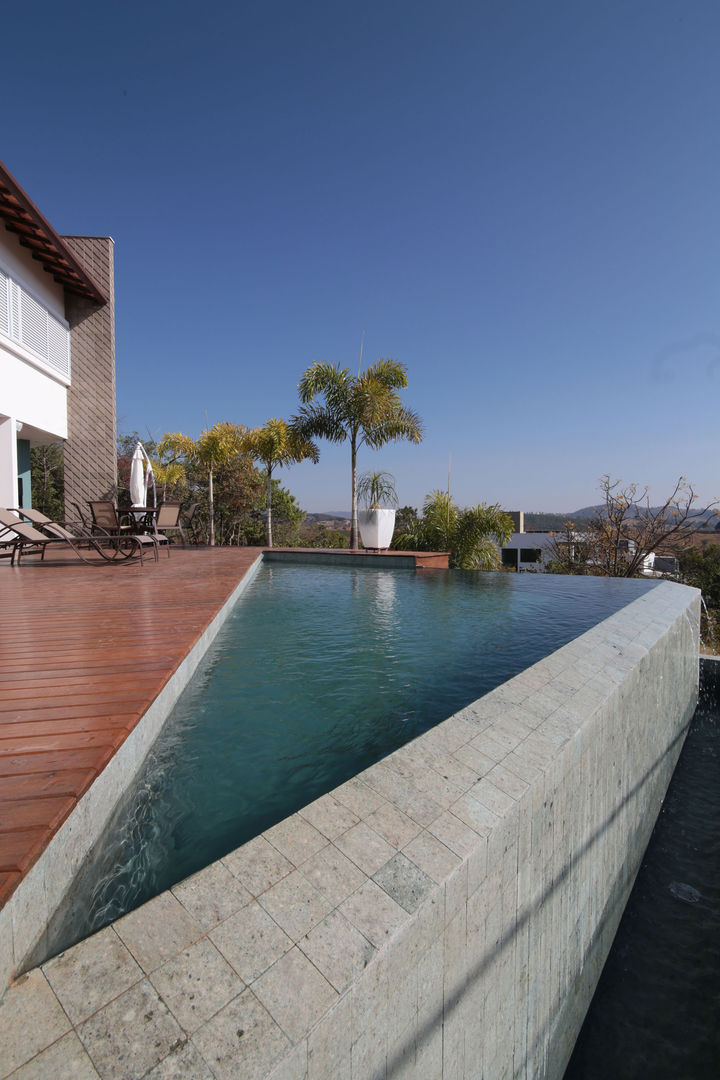 CASA ESCARPAS, Mutabile Arquitetura Mutabile Arquitetura Piscinas de jardín