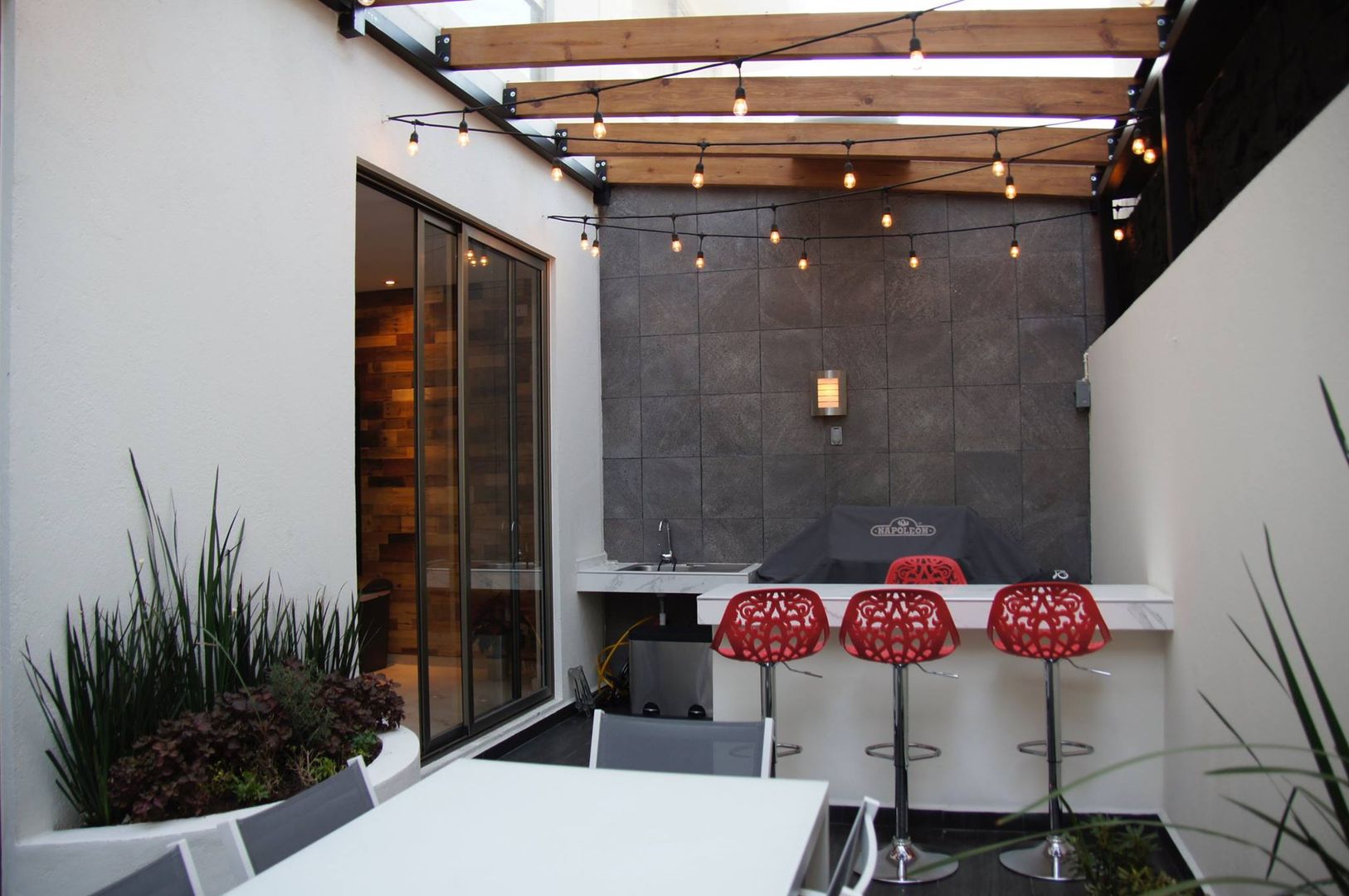 Proyecto "Red Chair", Franko & Co. Franko & Co. Industrial style balcony, veranda & terrace