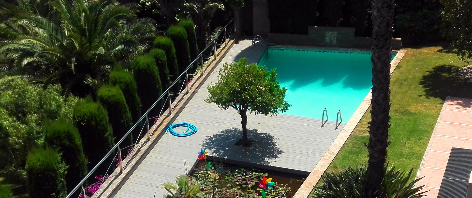 Reforma de Jardín con piscina todo en Madera - Mas Madera