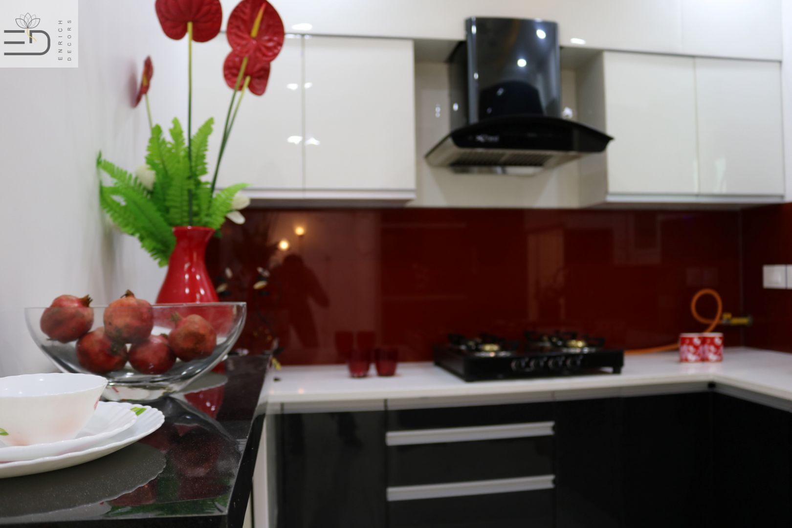 Modular Kitchen - Hand crafted Kitchen using Traditional Method by Carpenter Enrich Interiors & Decors Kitchen units