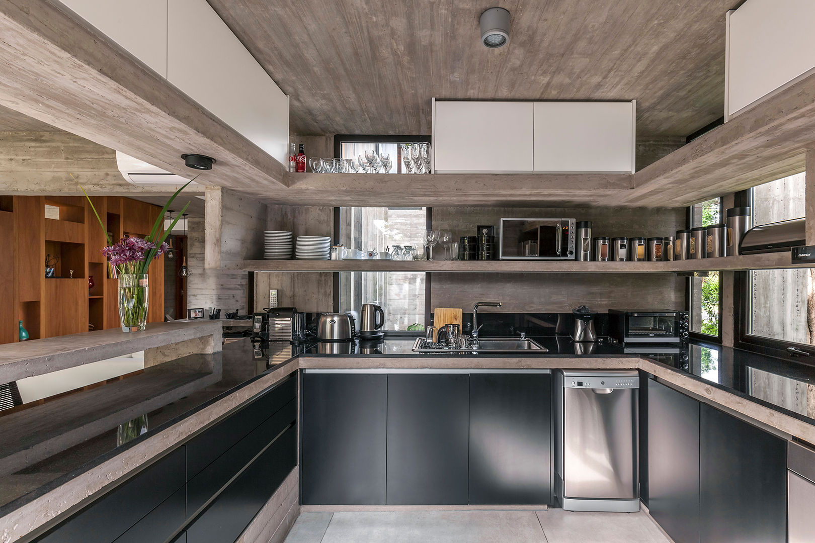 Casa Aranzazu, Besonías Almeida arquitectos Besonías Almeida arquitectos Modern style kitchen Concrete