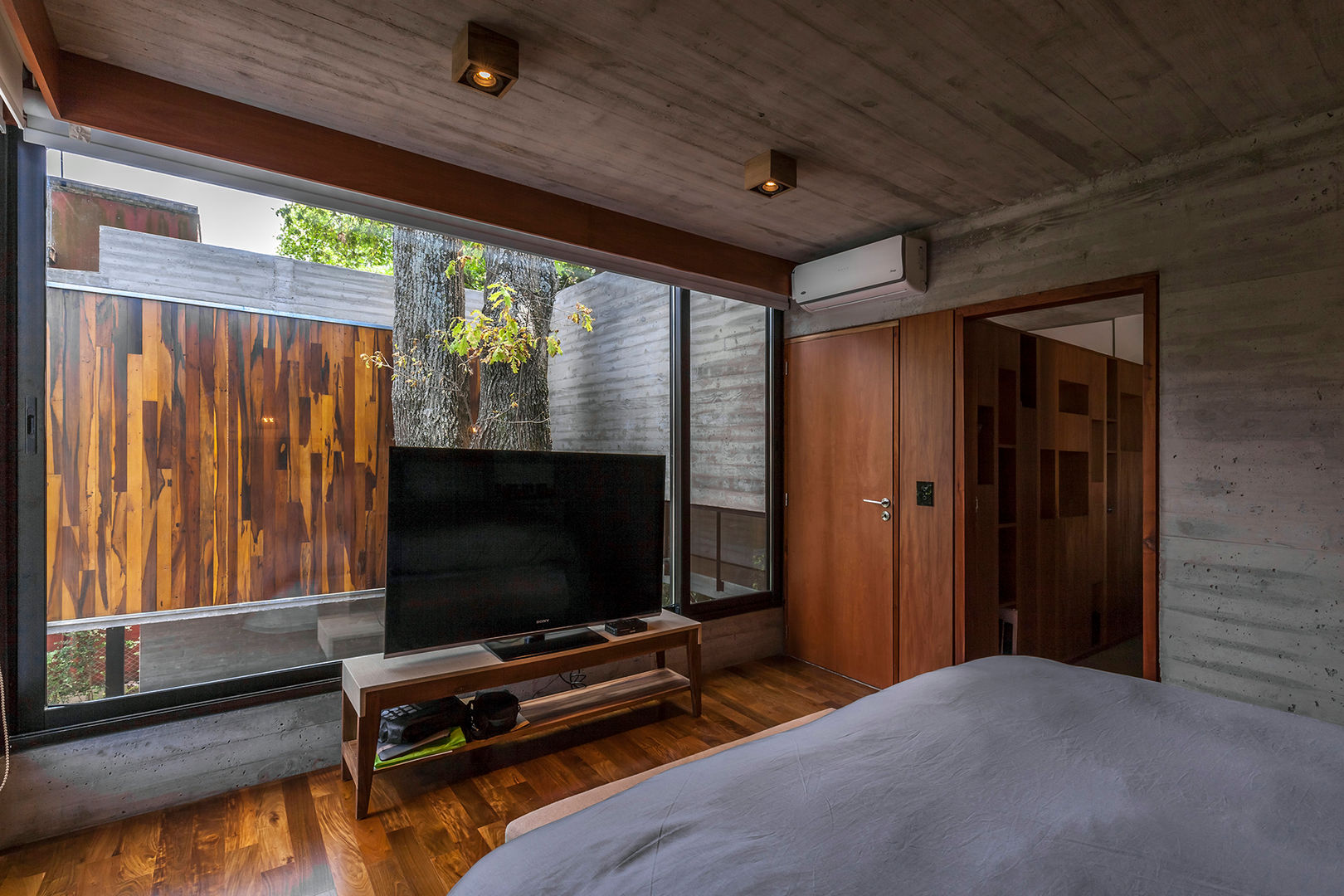 Casa Aranzazu, Besonías Almeida arquitectos Besonías Almeida arquitectos Modern style bedroom Concrete