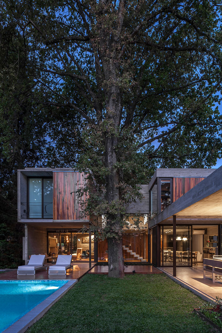 Casa Aranzazu, Besonías Almeida arquitectos Besonías Almeida arquitectos Casas familiares Concreto