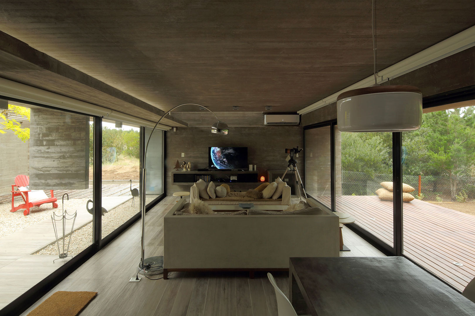 Casa S & S, Besonías Almeida arquitectos Besonías Almeida arquitectos Minimalist living room Concrete