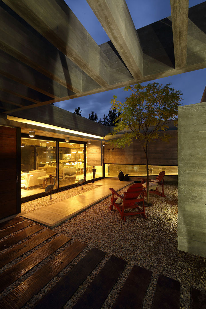 Casa S & S, Besonías Almeida arquitectos Besonías Almeida arquitectos บ้านและที่อยู่อาศัย คอนกรีต