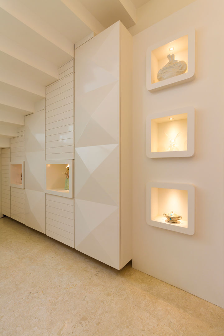 Storage with display homify Stairs