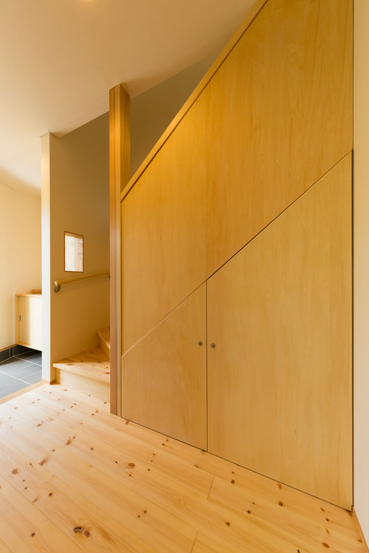 世羅の家, 株式会社かんくう建築デザイン 株式会社かんくう建築デザイン Eclectic style corridor, hallway & stairs