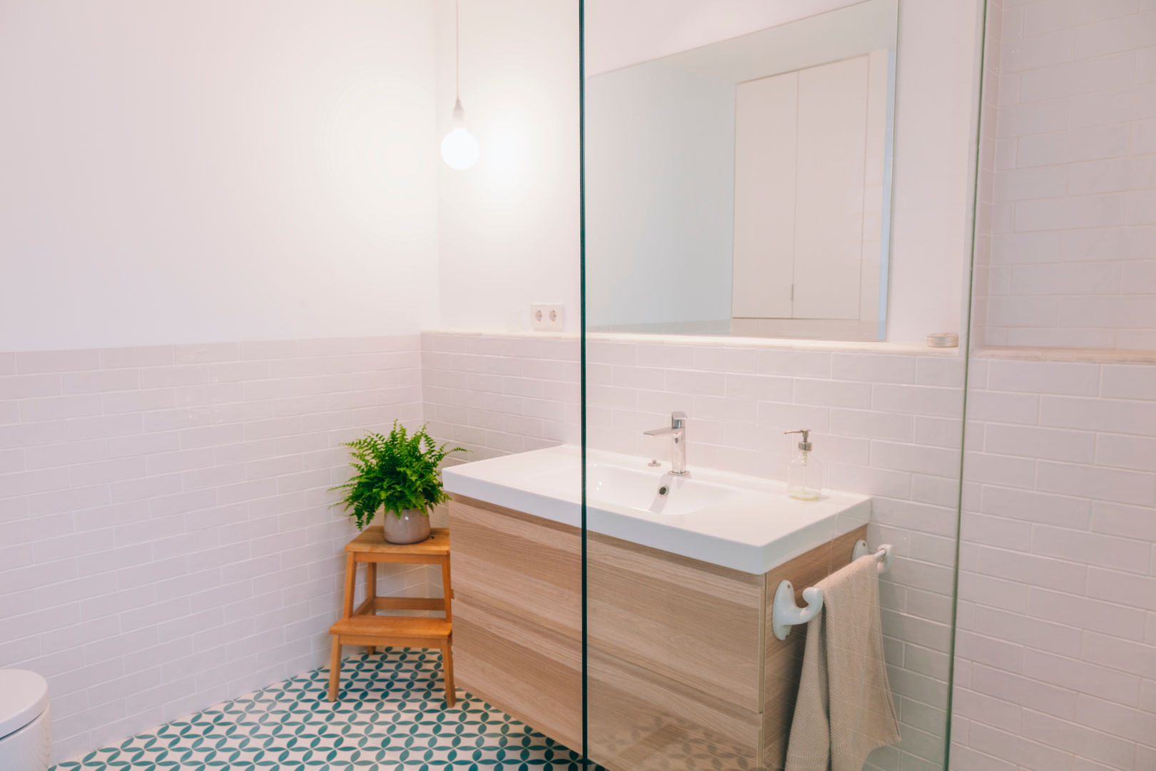 Baño Oslätt Baños de estilo minimalista