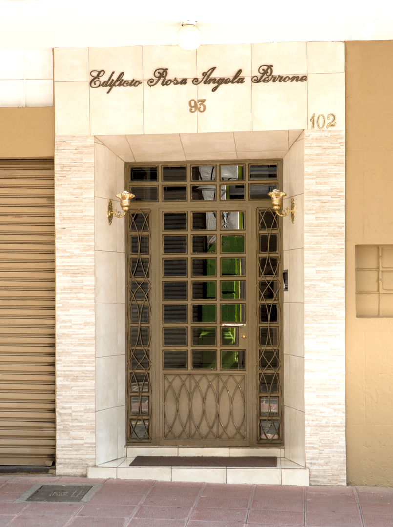 Espaço L , Roger Engelmann Fotografia Roger Engelmann Fotografia Rustic style doors