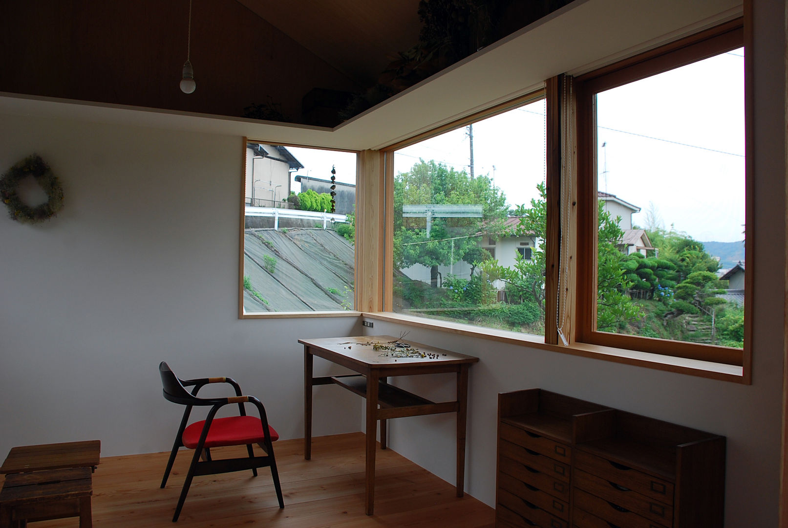 児島の小さなアトリエ Tiny atelier, 丸菱建築計画事務所 MALUBISHI ARCHITECTS 丸菱建築計画事務所 MALUBISHI ARCHITECTS 窗戶 木頭 Wood effect