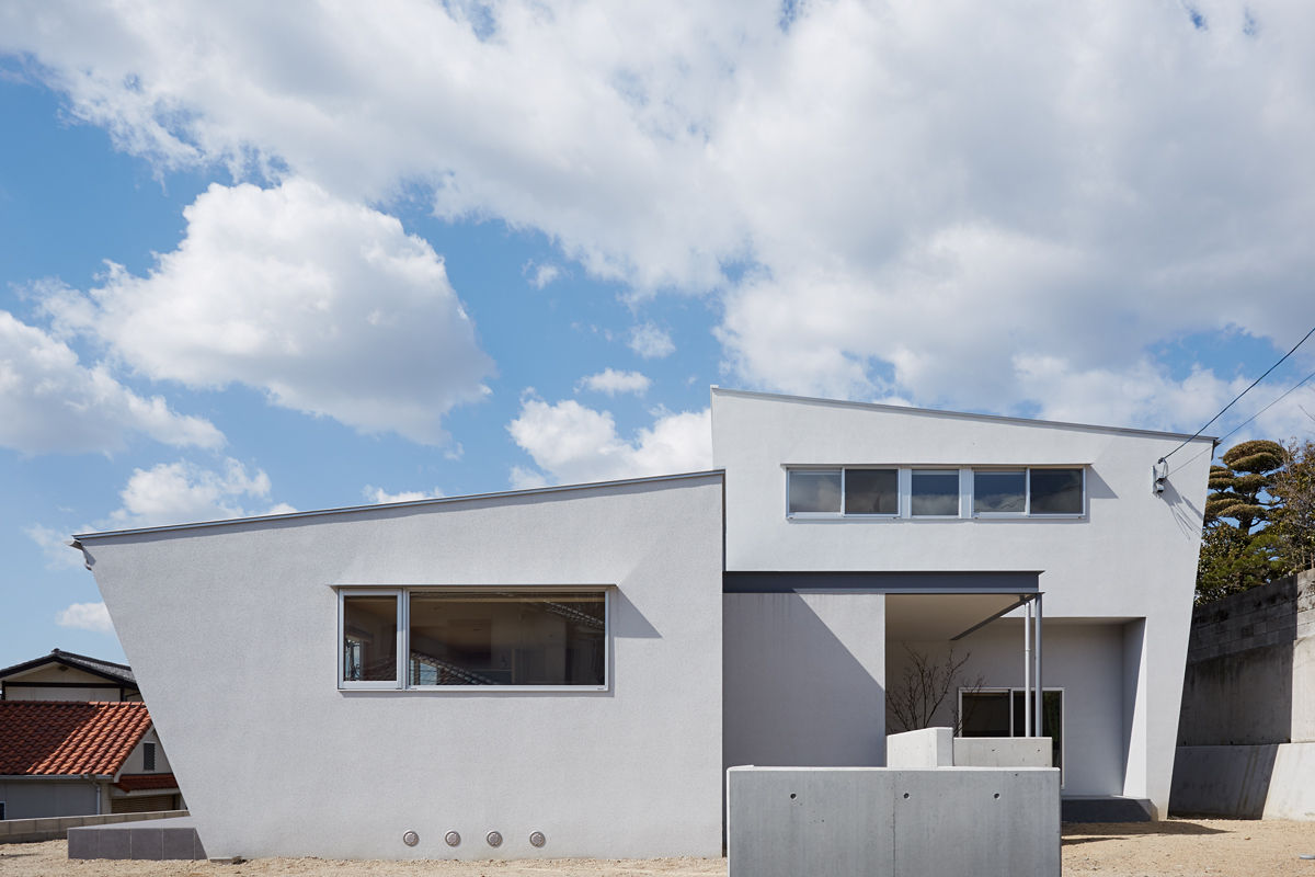 高台に建つ家, toki Architect design office toki Architect design office Casas modernas Ferro/Aço