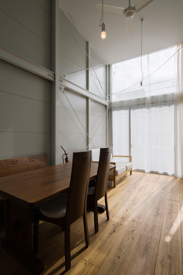 Kakko House, YYAA 山本嘉寛建築設計事務所 YYAA 山本嘉寛建築設計事務所 Floors Wood Wood effect