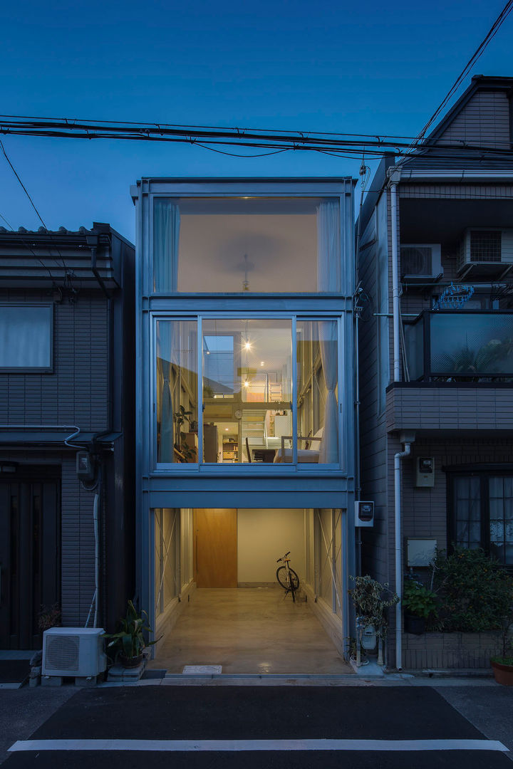 Kakko House, YYAA 山本嘉寛建築設計事務所 YYAA 山本嘉寛建築設計事務所 منازل صغيرة الحديد / الصلب