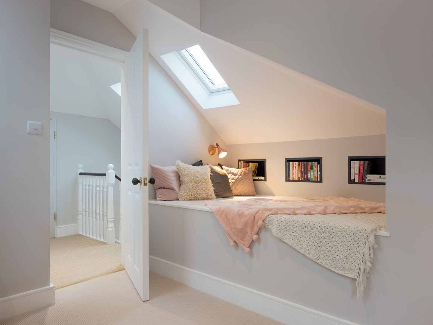 Loft nook homify Modern style bedroom loft bed,loft,readingnook,nook