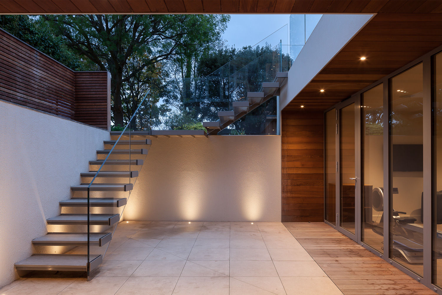 Sunken courtyard homify Modern garden basement,courtyard,bifolddoors