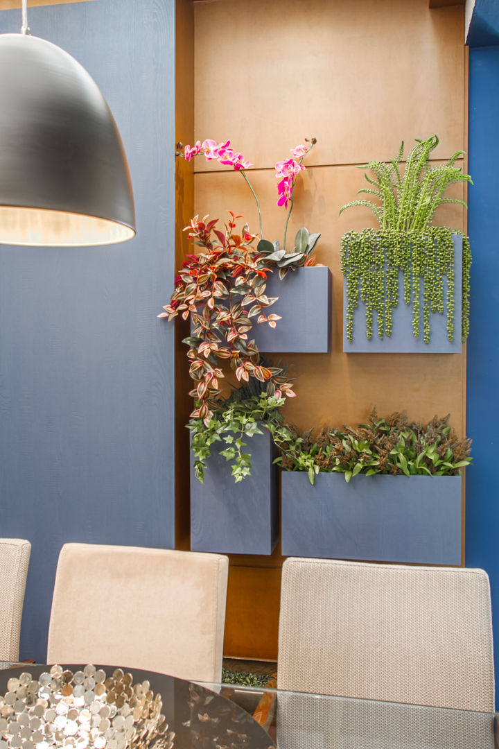 Showroom , Sgabello Interiores Sgabello Interiores モダンデザインの テラス MDF 植物＆花