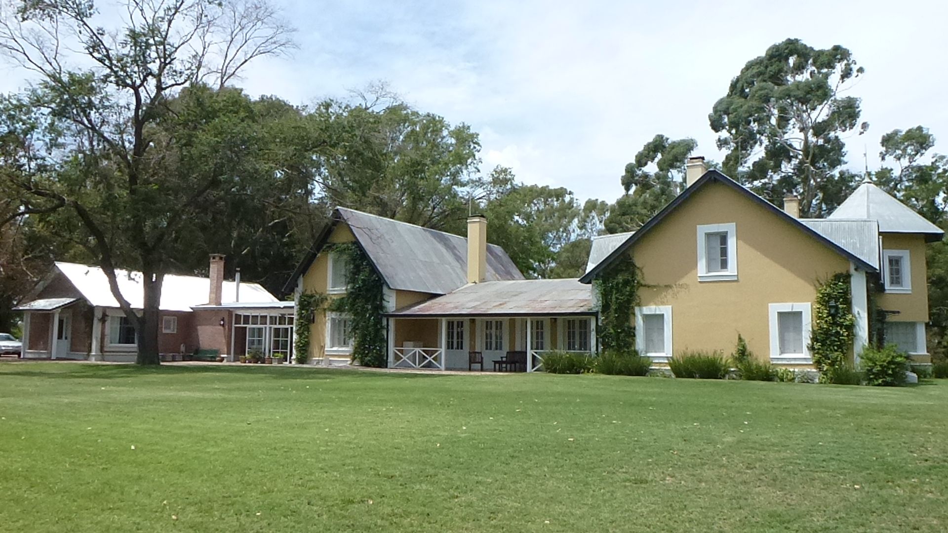 Remodelación y Ampliación de Casa de Campo en Buenos Aires por Estudio Dillon Terzaghi Arquitectura, Estudio Dillon Terzaghi Arquitectura - Pilar Estudio Dillon Terzaghi Arquitectura - Pilar Загородные дома Кирпичи