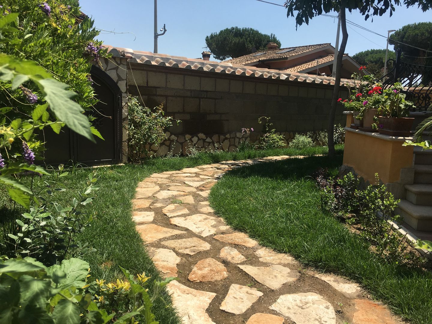 Materia e natura a contrasto, Au dehors Studio. Architettura del Paesaggio Au dehors Studio. Architettura del Paesaggio Jardines de estilo rústico