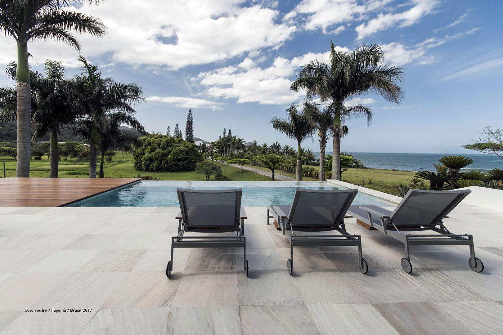 Casa cuatro , Diego Jobell Arquitectos Diego Jobell Arquitectos Infinity pool Limestone