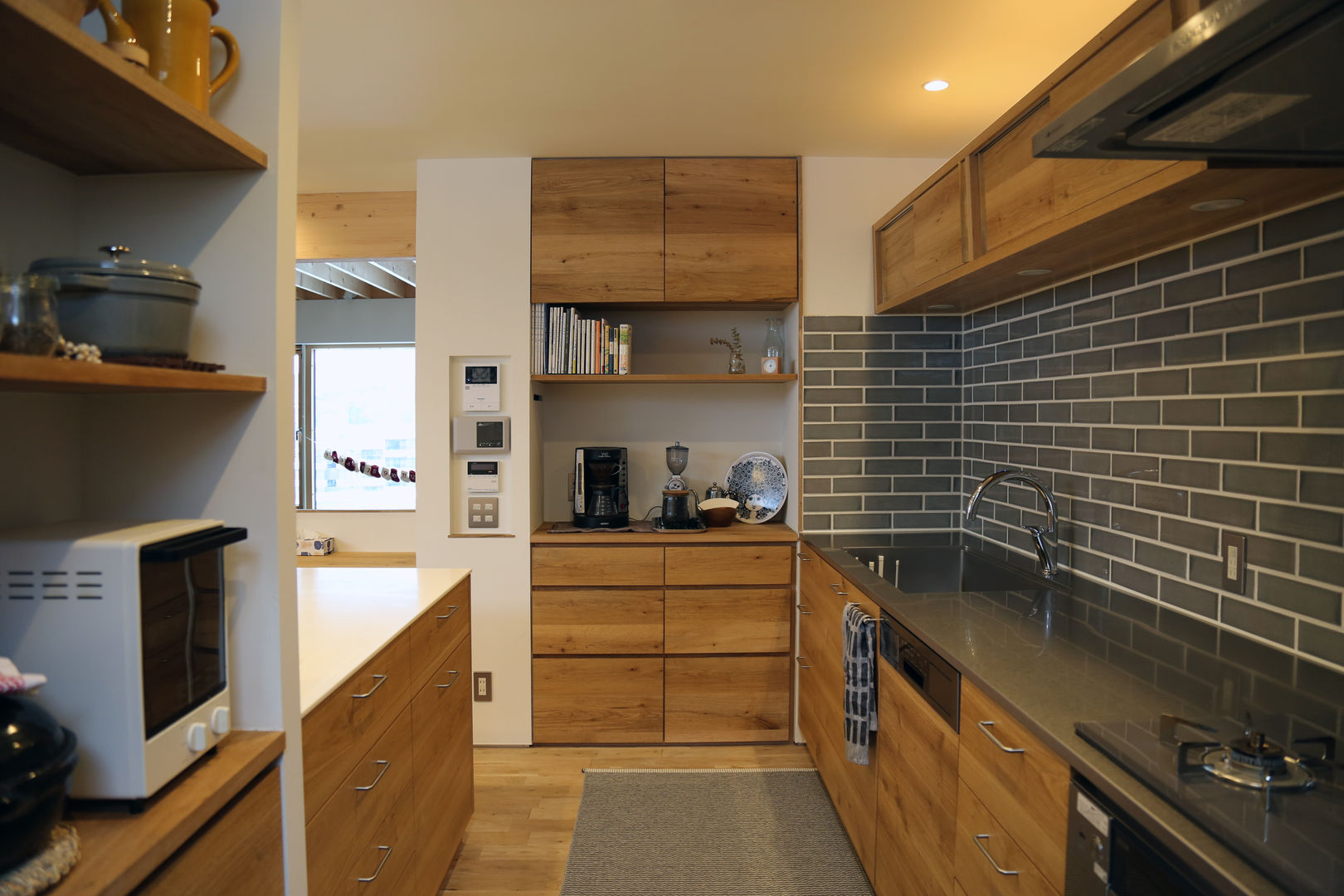 la coine, 株式会社 ATELIER O2 株式会社 ATELIER O2 Built-in kitchens Wood Wood effect