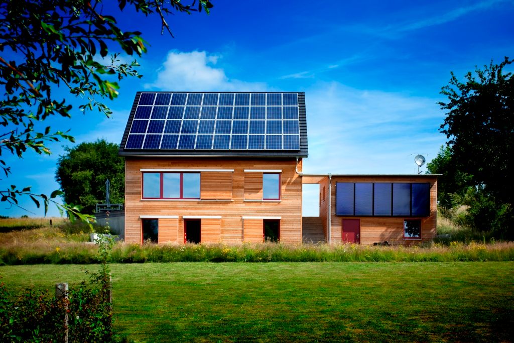 Vorbildlich ökologisch, wohngesund und intelligent - Hightech-Holzhaus, Gira, Giersiepen GmbH & Co. KG Gira, Giersiepen GmbH & Co. KG Wooden houses