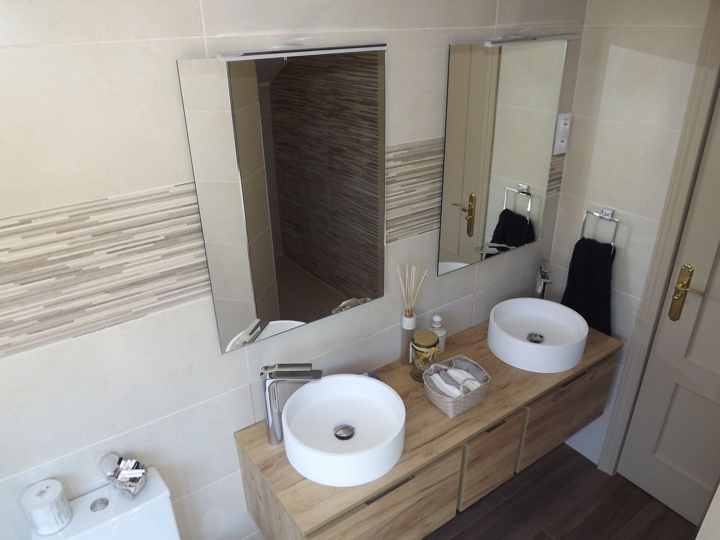 Reforma baño contemporáneo Almudena Madrid Interiorismo, diseño y decoración de interiores Baños de estilo moderno Cerámico lavabo redondo,lavabo doble,mueble suspendido,mueble con gavetas,mueble baño