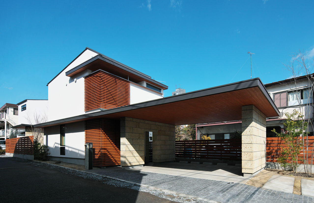 CASA Mi家, かんばら設計室 かんばら設計室 Garagens e arrecadações modernas Pedra