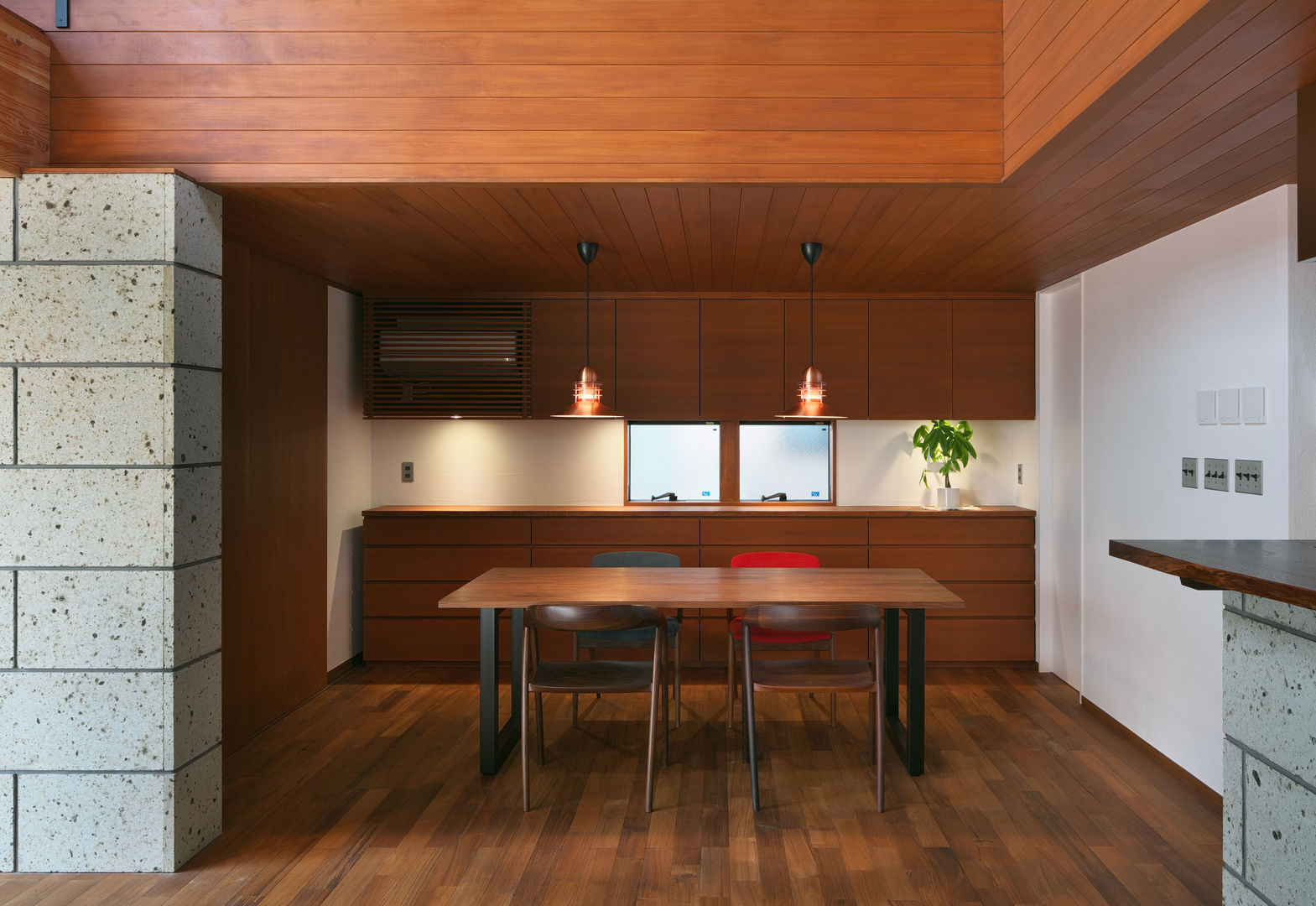 CASA Mi家, かんばら設計室 かんばら設計室 Modern dining room Solid Wood Multicolored