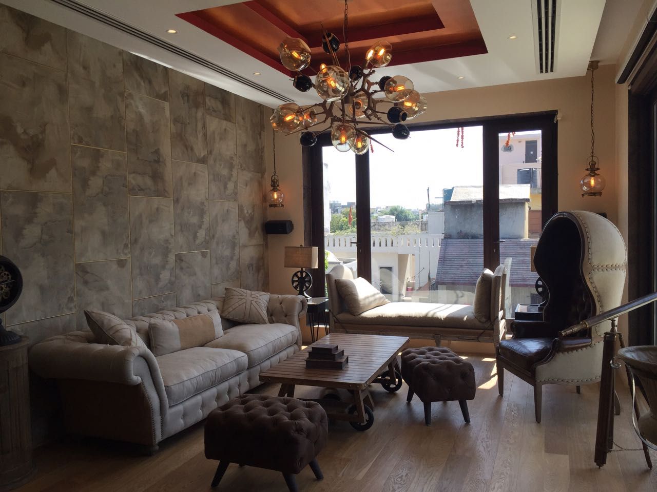 Burst Chandelier in Modern Living Room Jainsons Emporio 现代客厅設計點子、靈感 & 圖片 玻璃