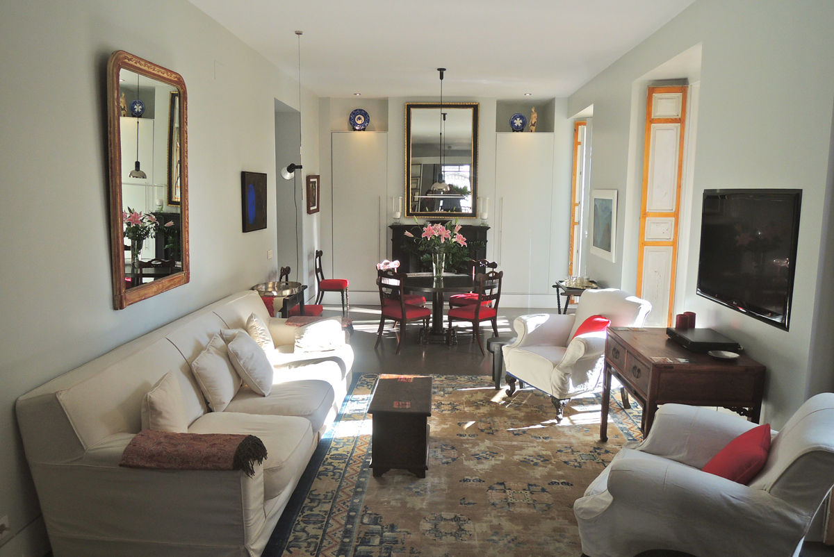 EL PISO DE 7 BALCONES EN CHUECA (MADRID), DOMUS NOVA DOMUS NOVA Classic style living room