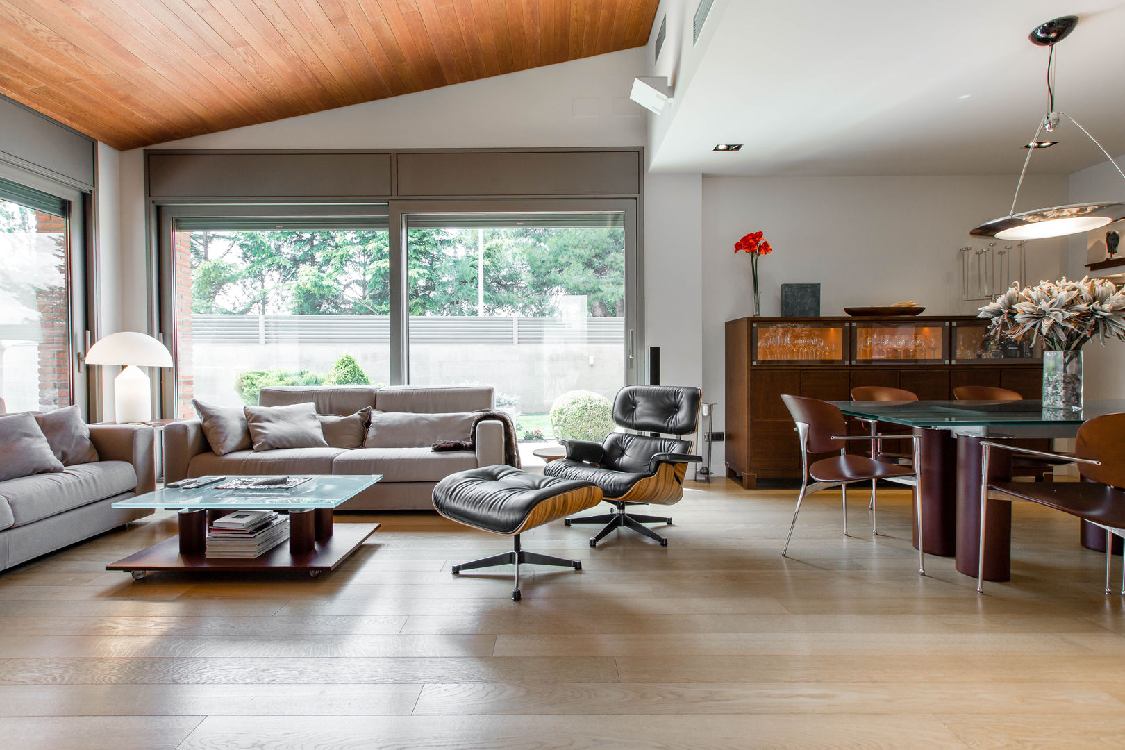 PROYECTO INTEGRAL DE CONSTRUCCIÓN DE VIVIENDA UNIFAMILIAR EN LLEIDA, Decara Decara Modern living room Wood Wood effect