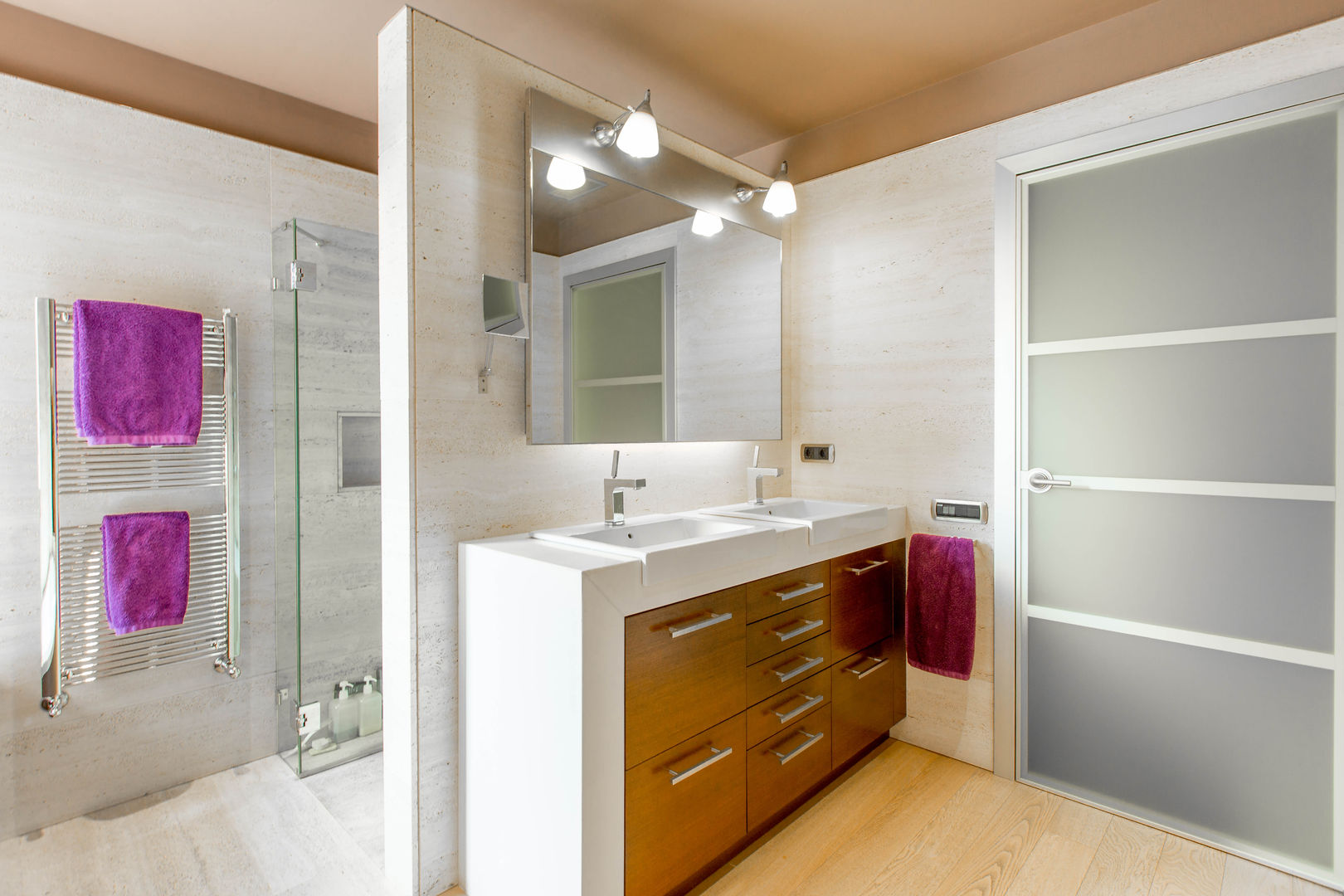 PROYECTO INTEGRAL DE CONSTRUCCIÓN DE VIVIENDA UNIFAMILIAR EN LLEIDA, Decara Decara Modern bathroom Marble