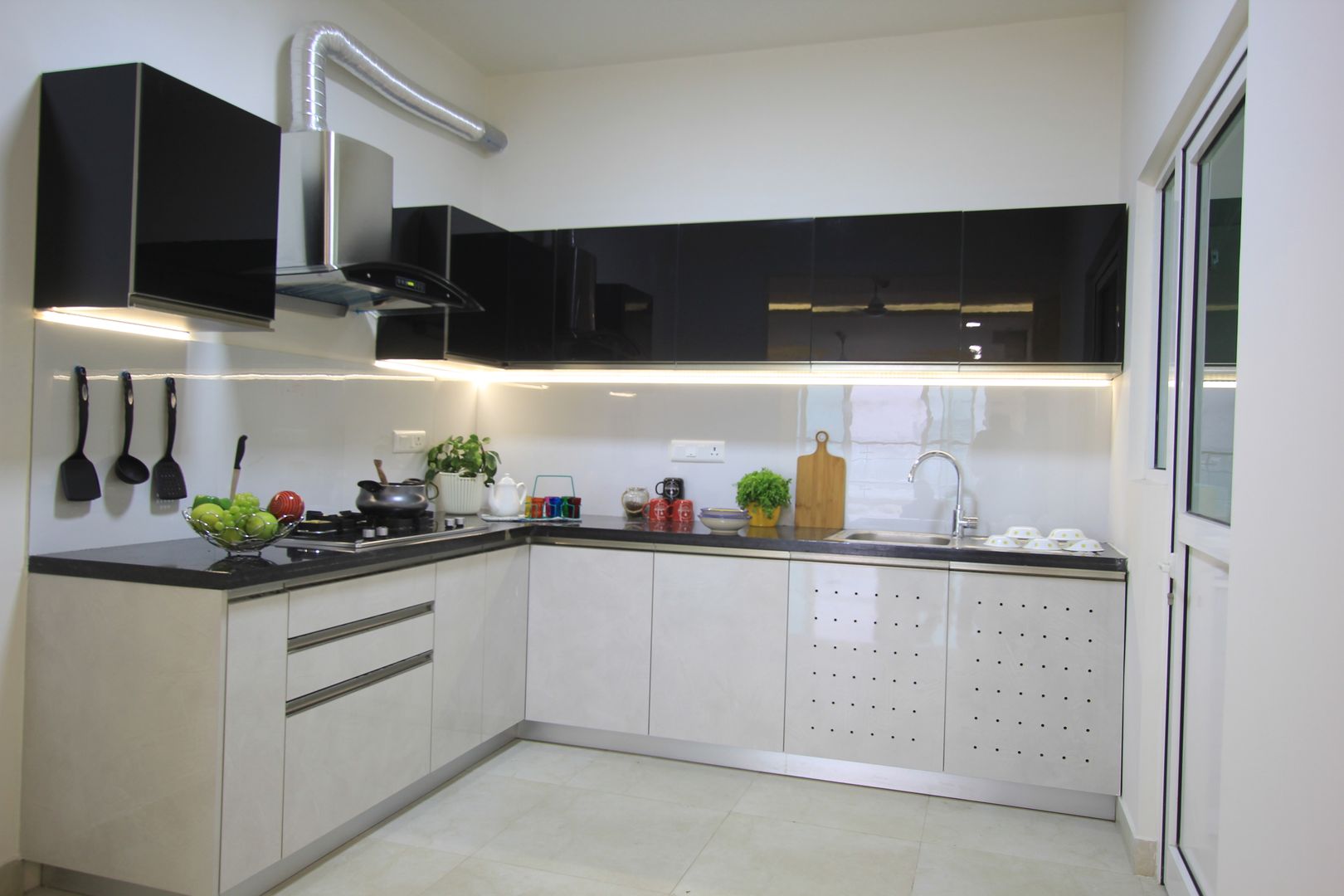 Mr. Motwani's Residence homify Modern kitchen