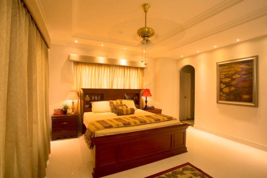 Master Bedroom S Squared Architects Pvt Ltd. Mediterranean style bedroom Solid Wood Multicolored