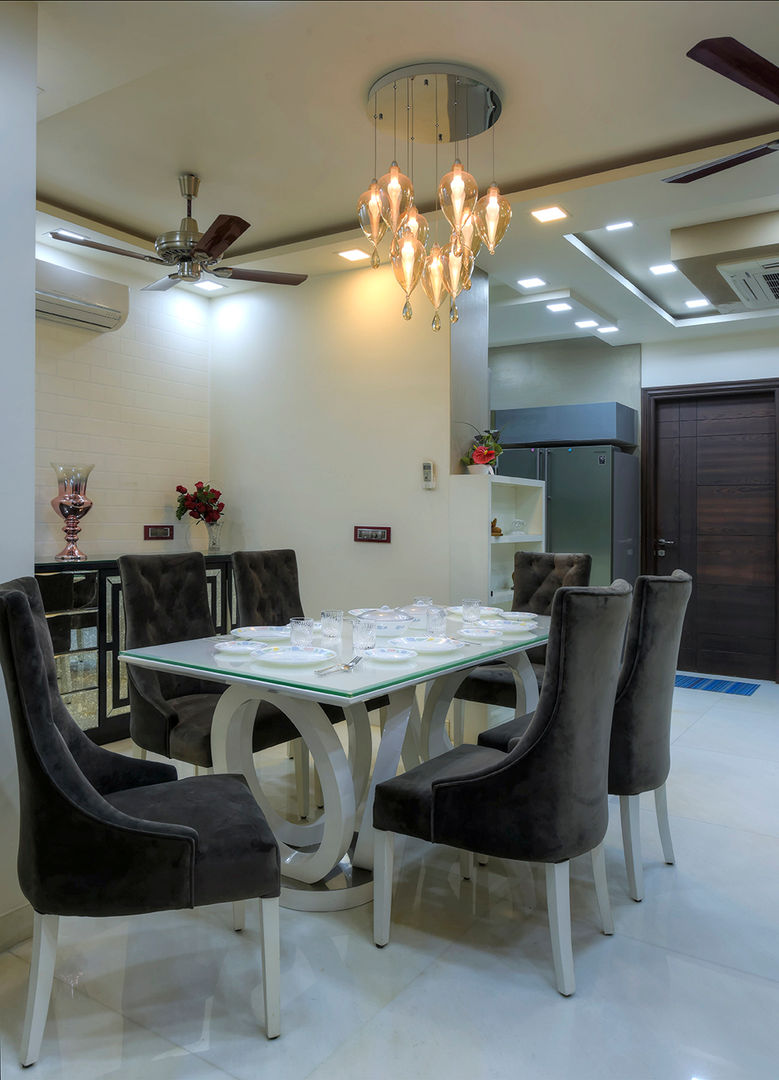 Residential Project, shritee ashish & associates shritee ashish & associates Modern dining room Tables